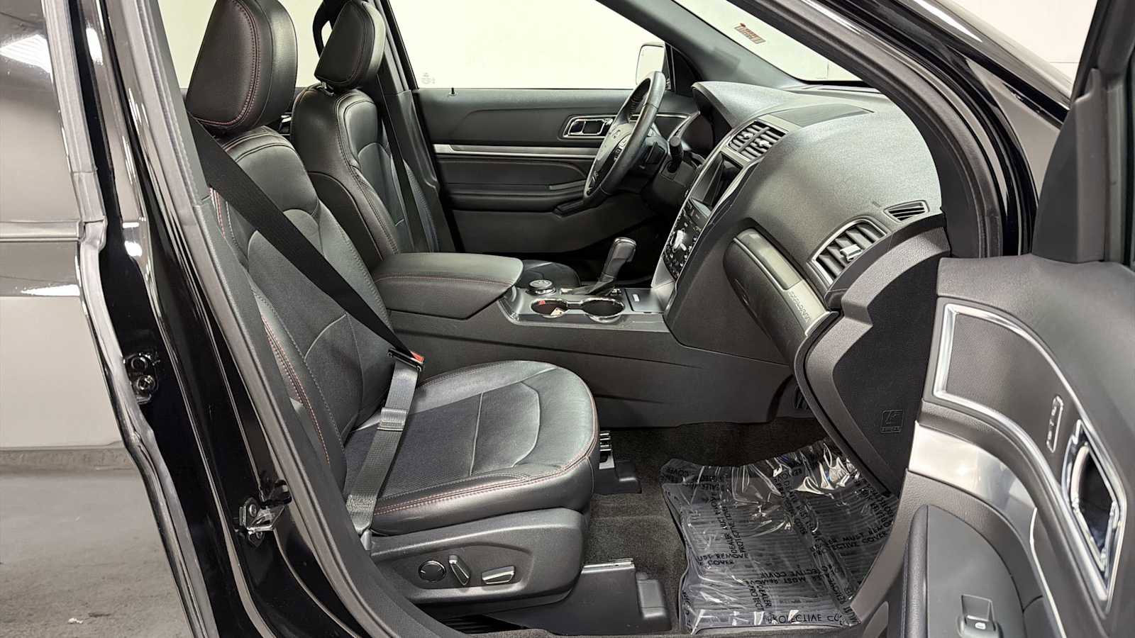 Used 2018 Ford Explorer Sport w/ Equipment Group 401A AWD/4WD image 31