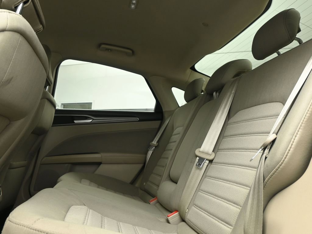 Used 2020 Ford Fusion SE image 12