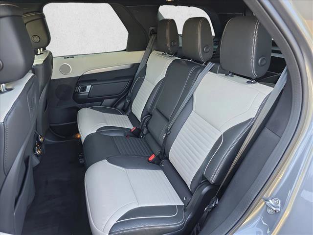 Certified 2024 Land Rover Discovery Dynamic SE image 14