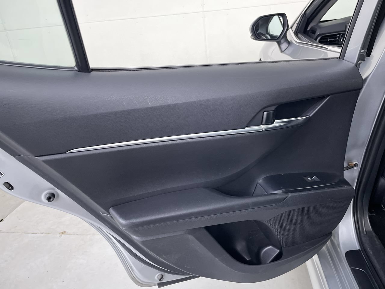 Used 2019 Toyota Camry SE w/ Convenience Package FWD image 18