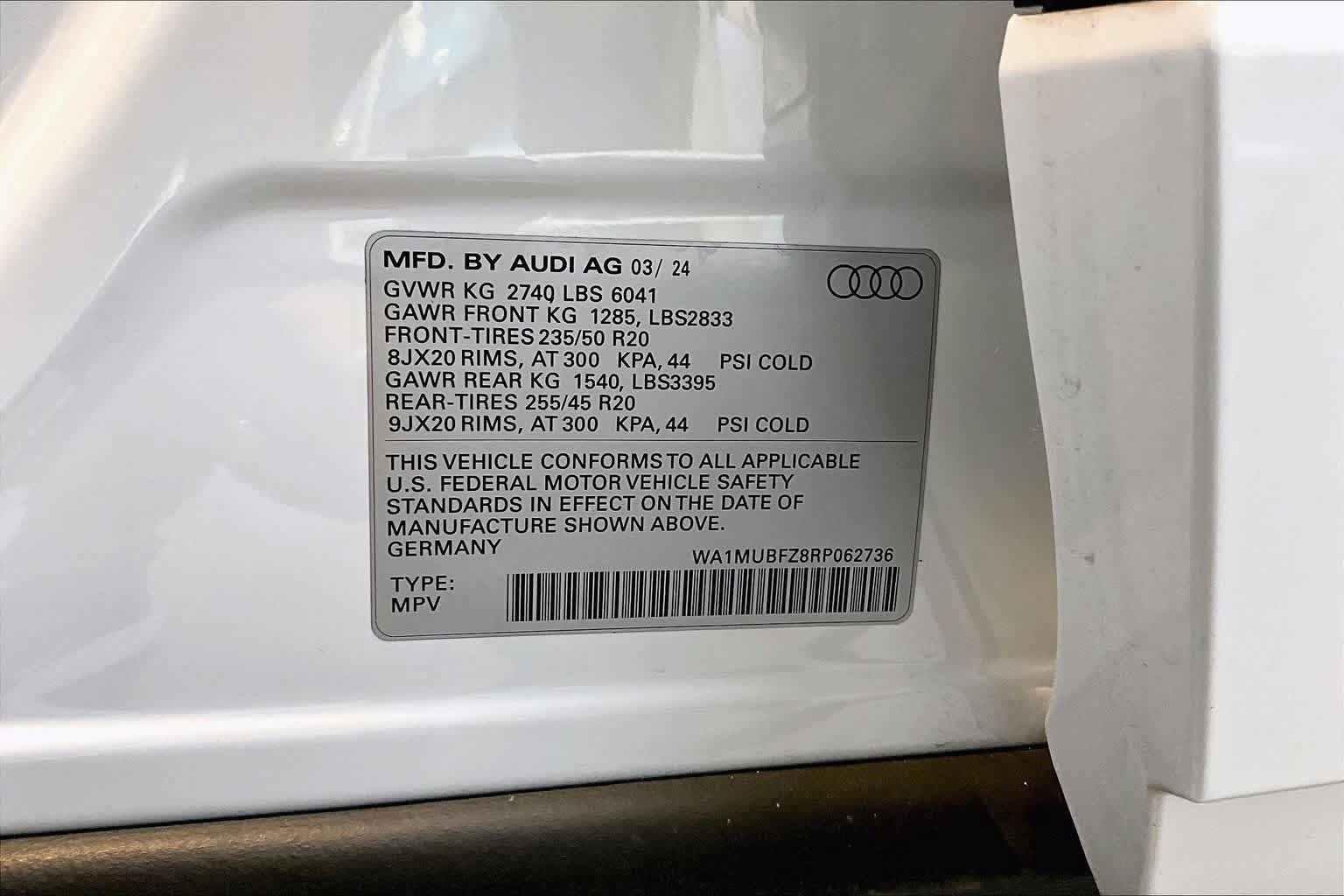 Used 2024 Audi Q4 e-tron Prestige AWD/4WD image 33