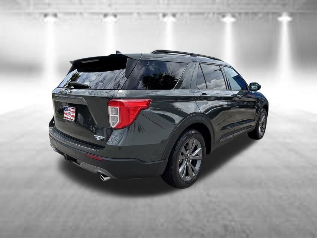 Used 2023 Ford Explorer XLT w/ Equipment Group 202A RWD image 4