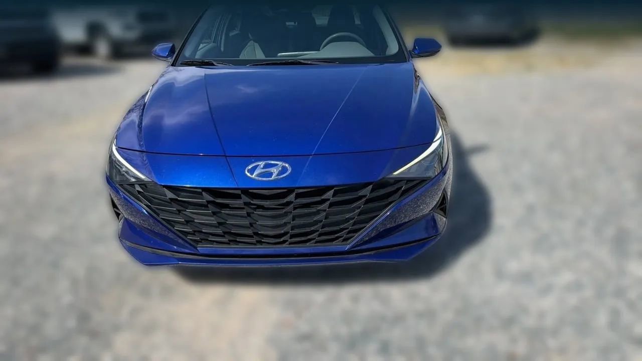 Used 2023 Hyundai Elantra SE FWD image 18