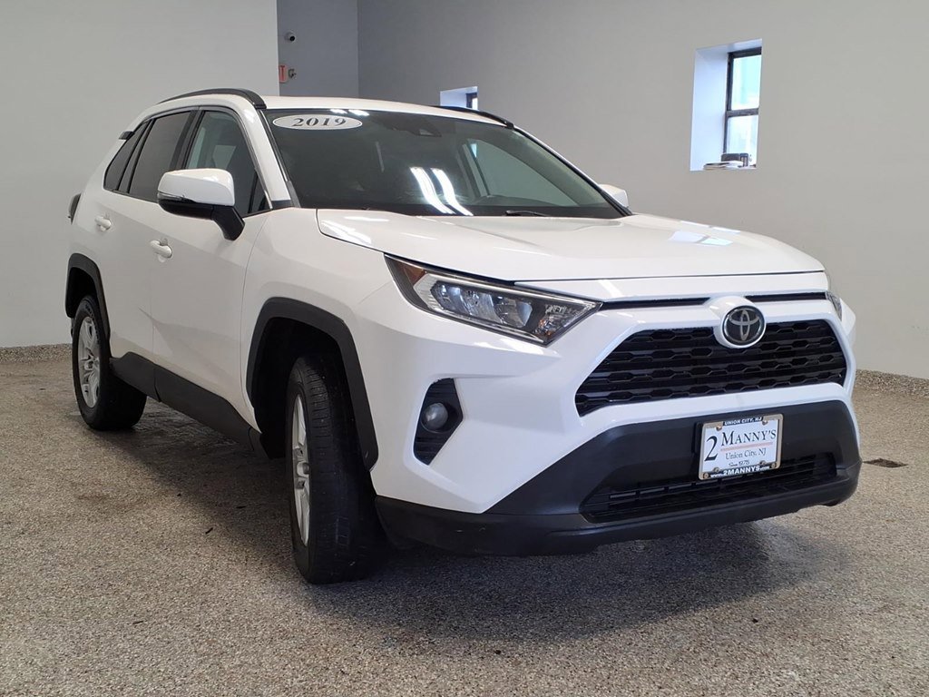 Used 2019 Toyota RAV4 XLE w/ Convenience Package image 3