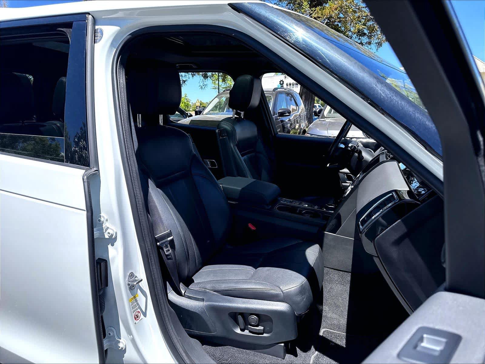 Used 2017 Land Rover Discovery SE AWD/4WD image 7