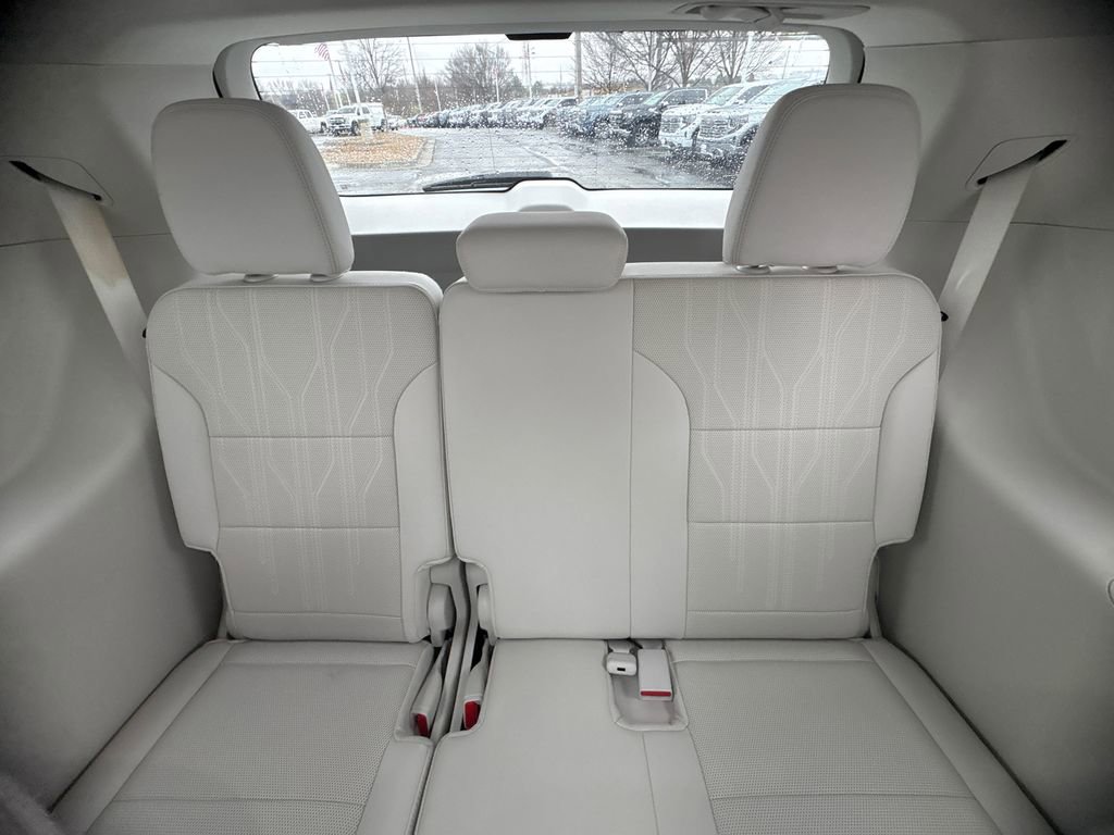 Used 2025 Buick Enclave Avenir w/ Super Cruise Package image 17