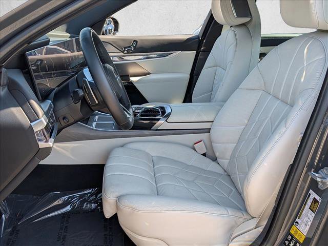 Certified 2023 BMW 760i xDrive AWD/4WD image 17