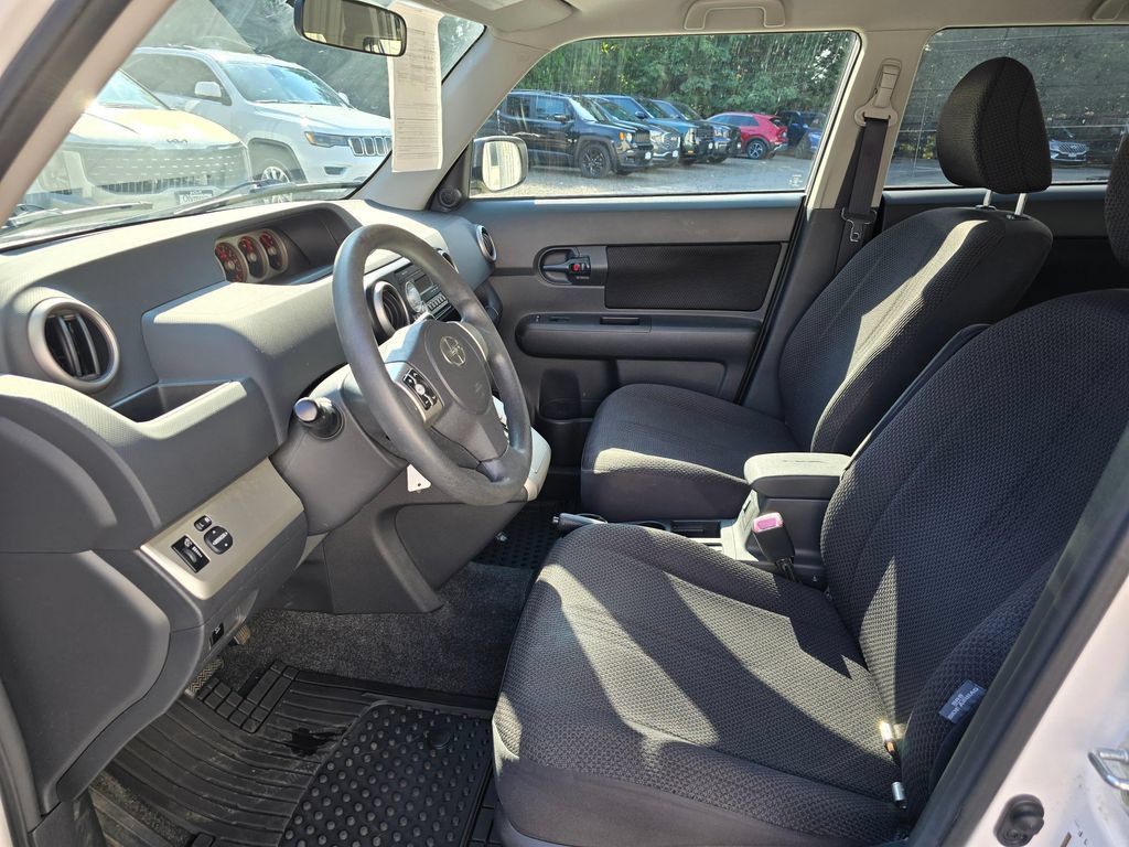 Used 2010 Scion xB FWD image 8