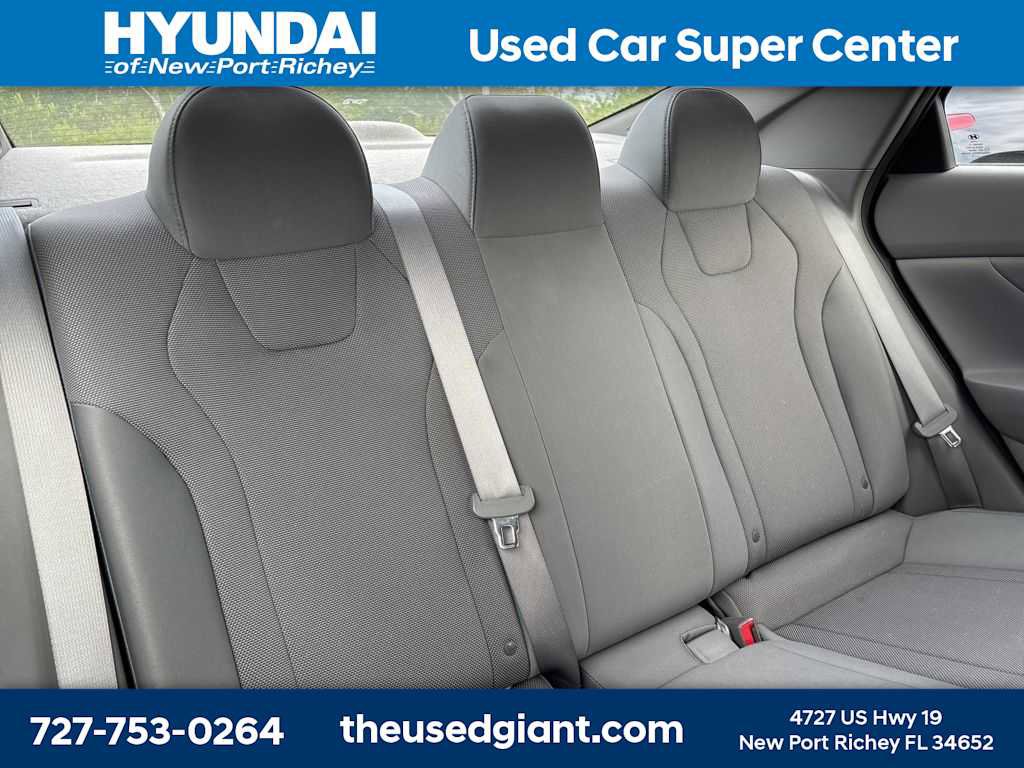 Used 2023 Hyundai Elantra SE w/ Cargo Package image 8