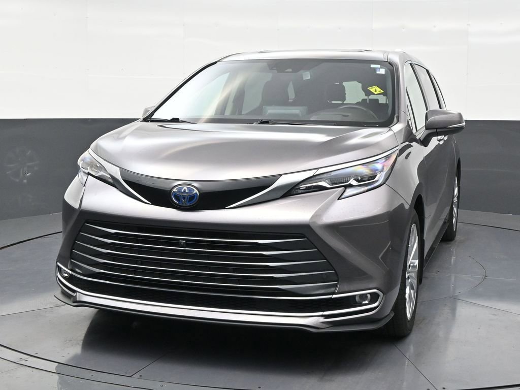 Used 2024 Toyota Sienna Platinum image 8