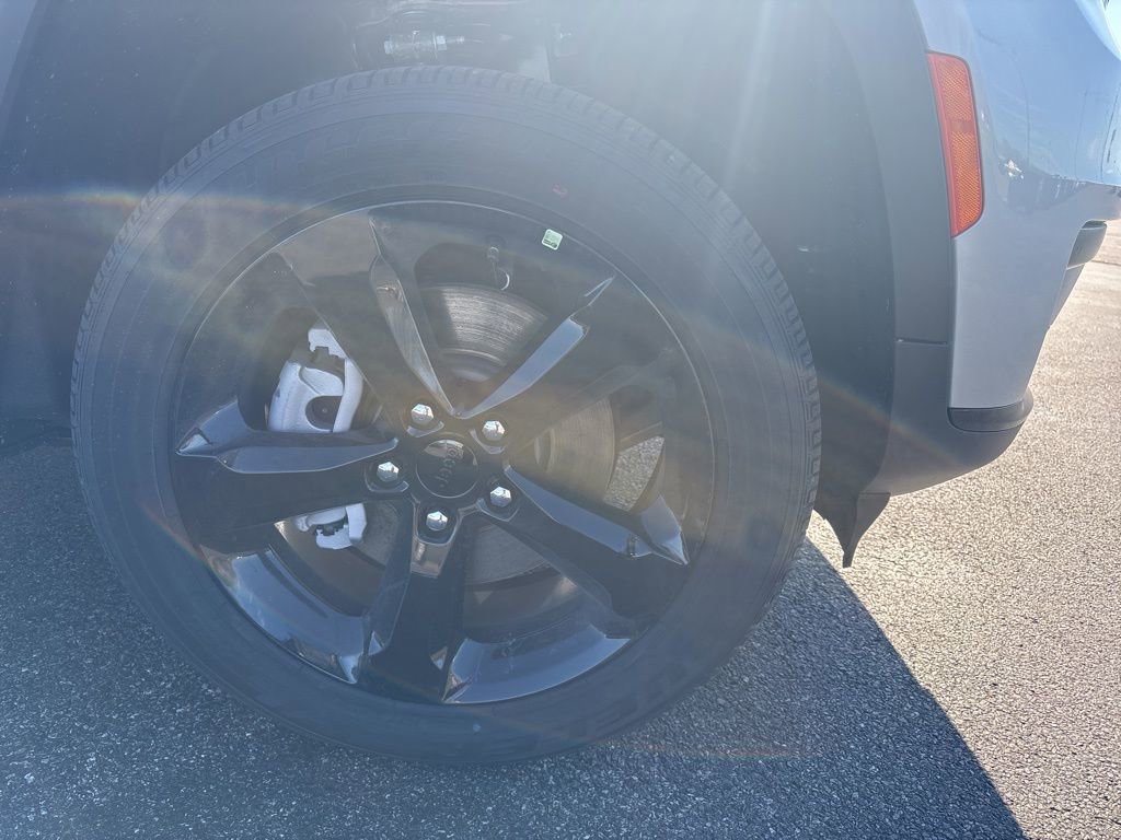 New 2025 Jeep Grand Cherokee L Laredo image 30