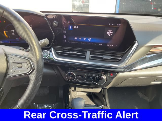 Used 2024 Chevrolet Trax RS w/ Sunroof Package FWD image 17