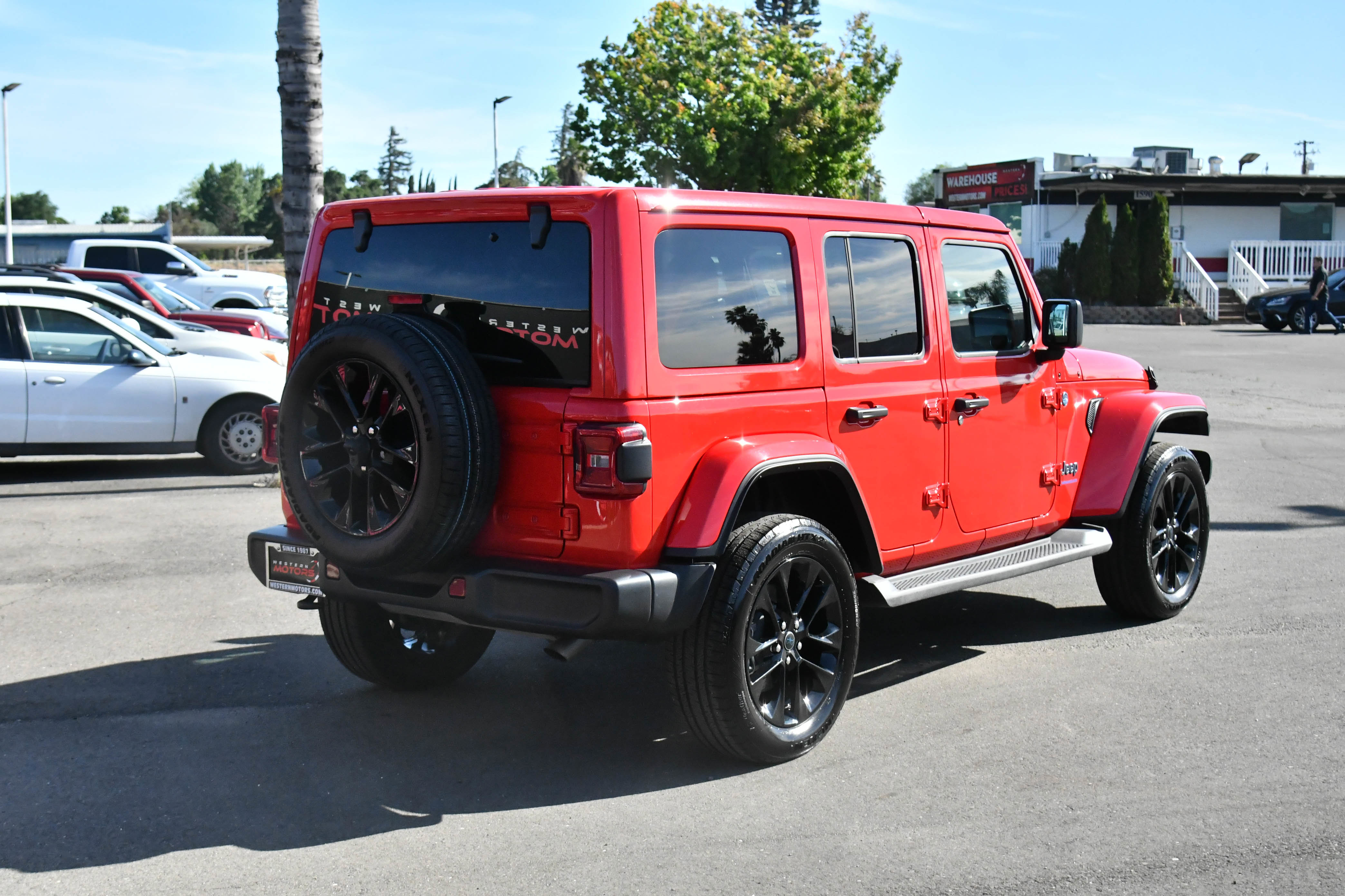Used 2025 Jeep Wrangler Sahara image 8