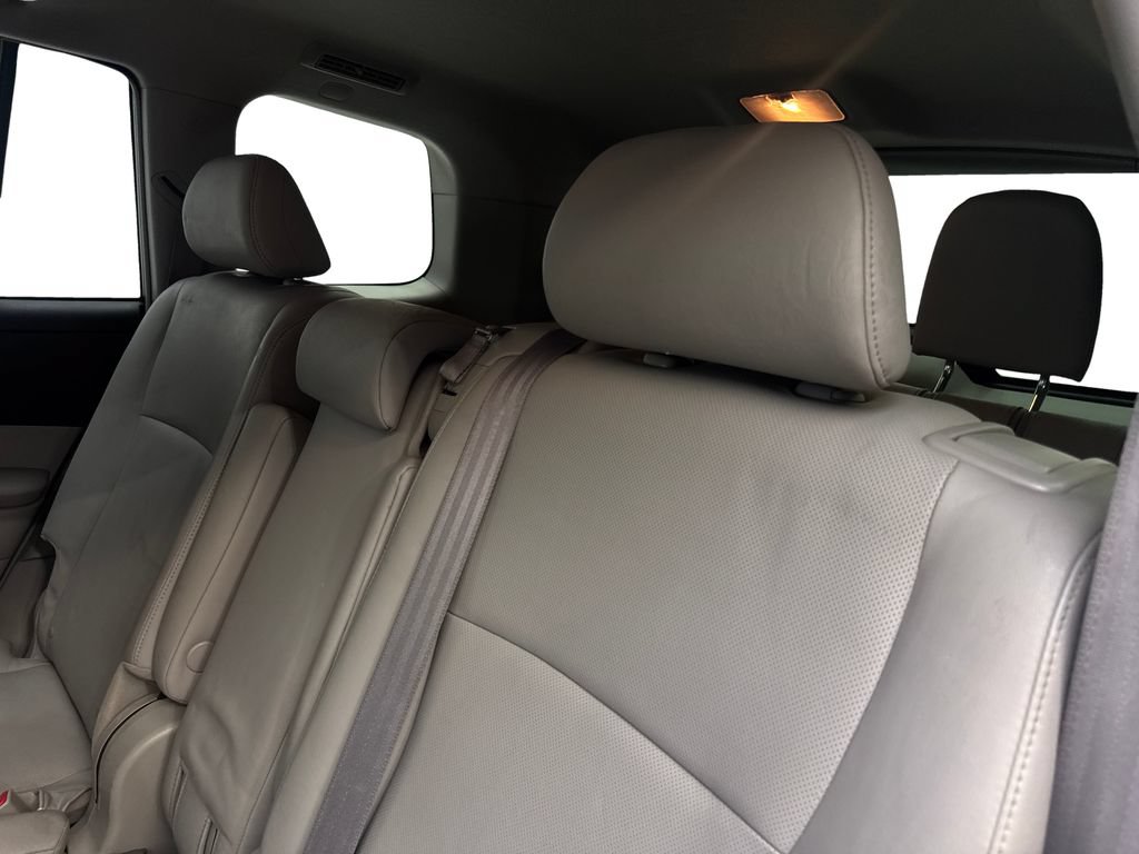 Used 2013 Toyota Highlander Limited AWD/4WD image 35