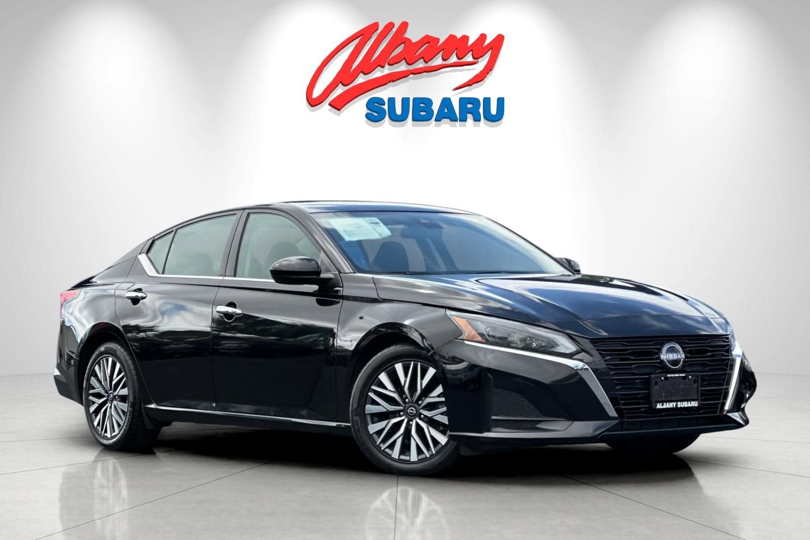 Used 2023 Nissan Altima 2.5 SV FWD image 2