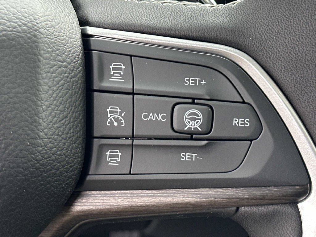 New 2027 Jeep Grand Cherokee Altitude AWD/4WD image 28