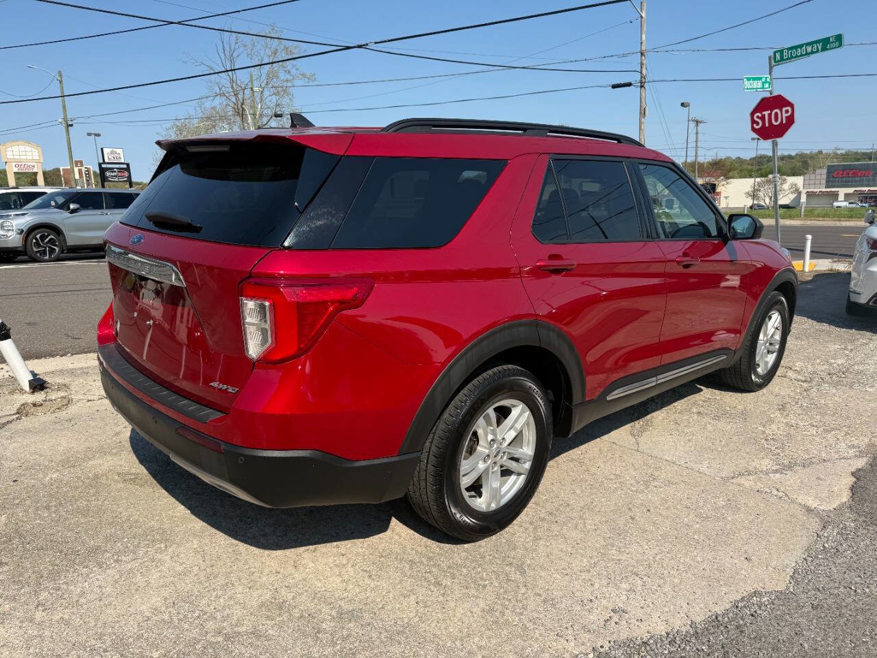 Used 2021 Ford Explorer XLT w/ Equipment Group 202A AWD/4WD image 6