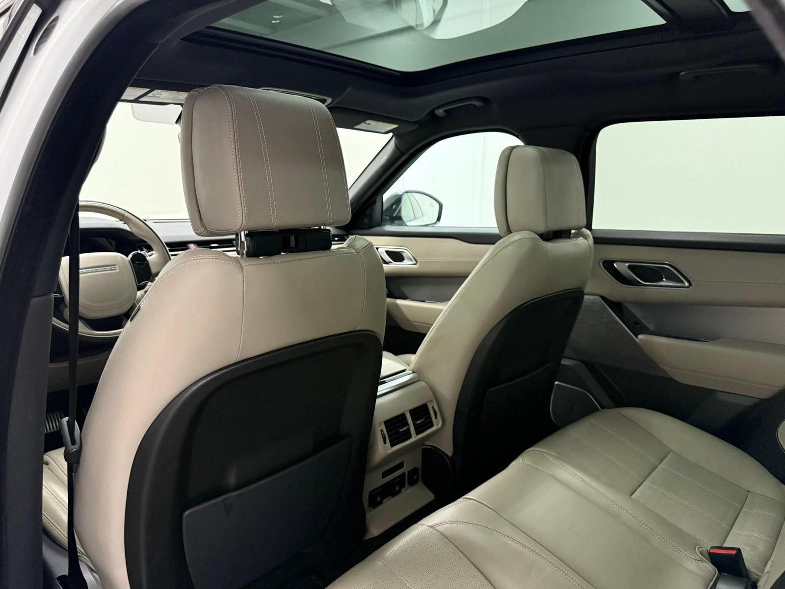 Used 2019 Land Rover Range Rover Velar R-Dynamic HSE AWD/4WD image 35