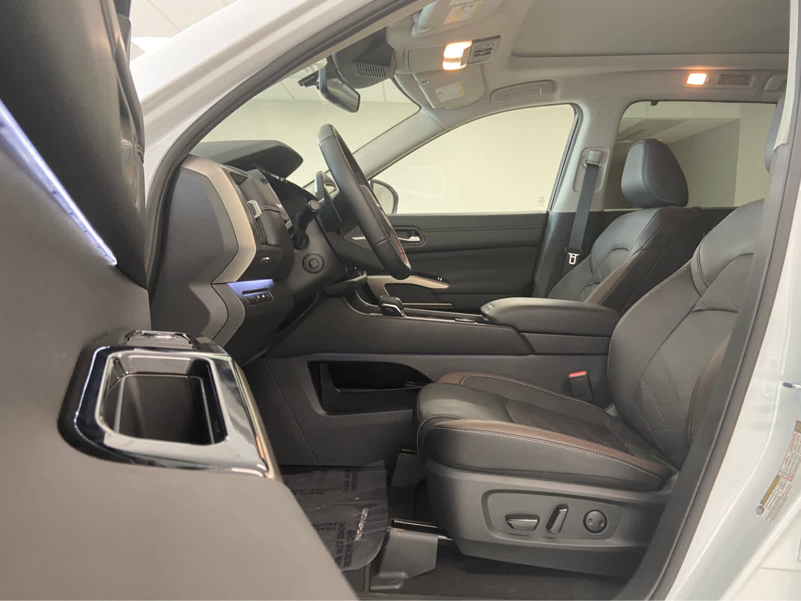 Used 2025 Nissan Pathfinder Platinum w/ Cargo Package image 12
