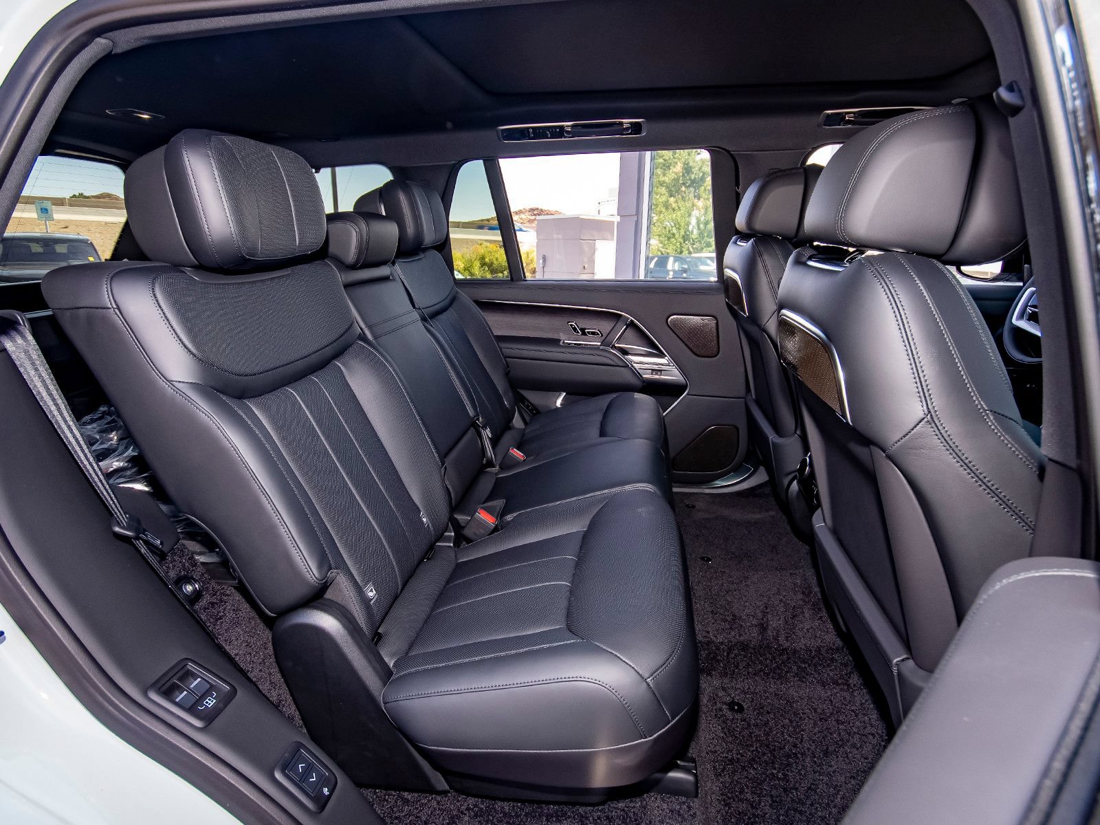 New 2026 Land Rover Range Rover Long Wheelbase Autobiography AWD/4WD image 48