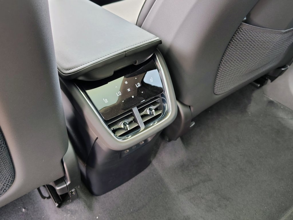 New 2026 Volvo EX90 Ultra AWD/4WD image 22