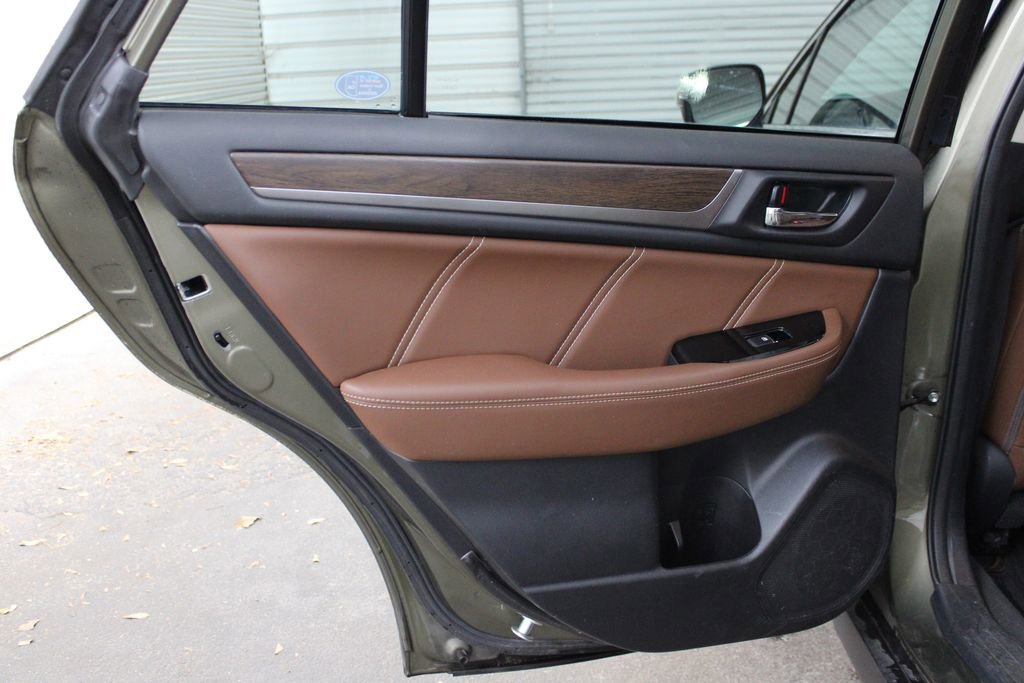 Used 2017 Subaru Outback 3.6R Touring w/ Popular Package #5A image 8