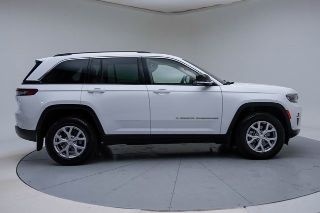 Used 2022 Jeep Grand Cherokee Limited w/ Luxury Tech Group II image 7