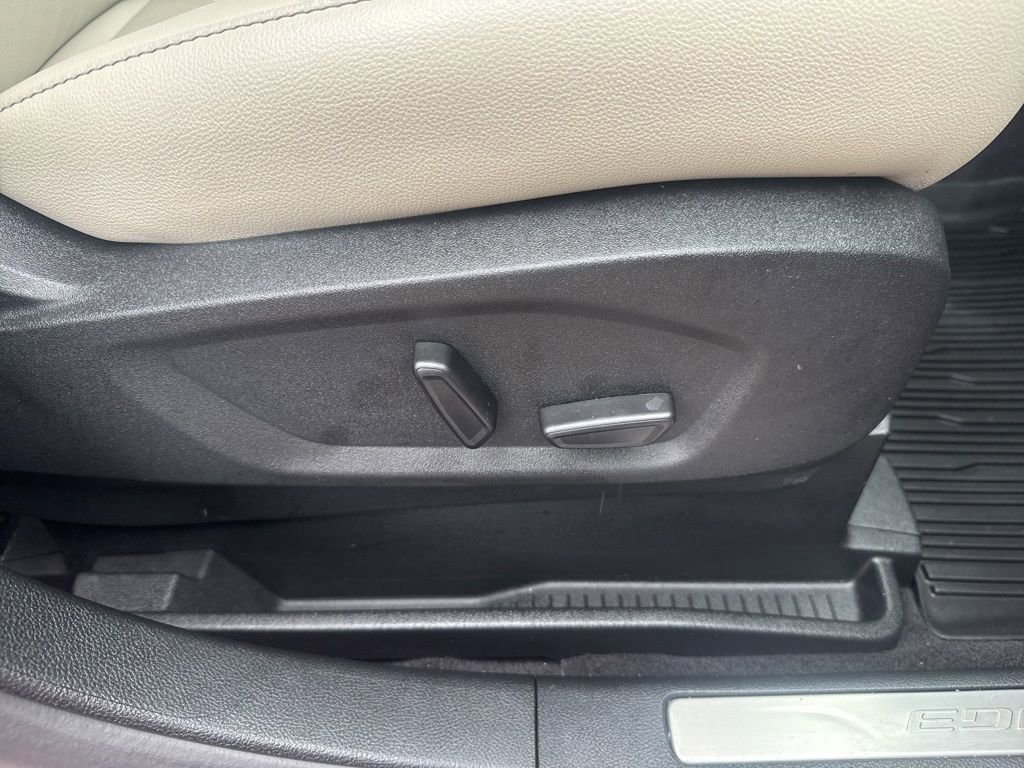 Certified 2022 Ford Edge Titanium w/ Class II Trailer Tow Package image 36