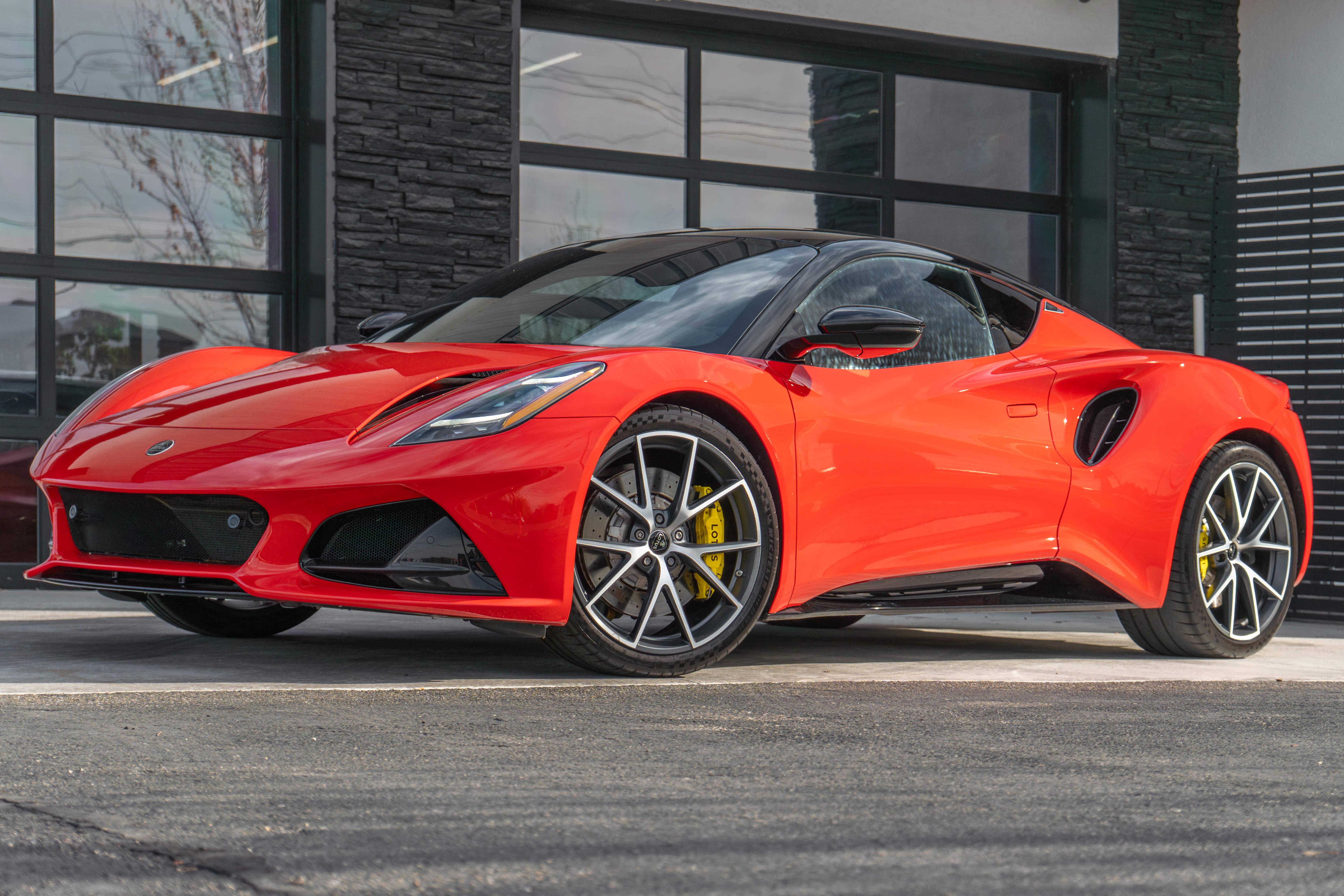 Used 2025 Lotus Emira image 4