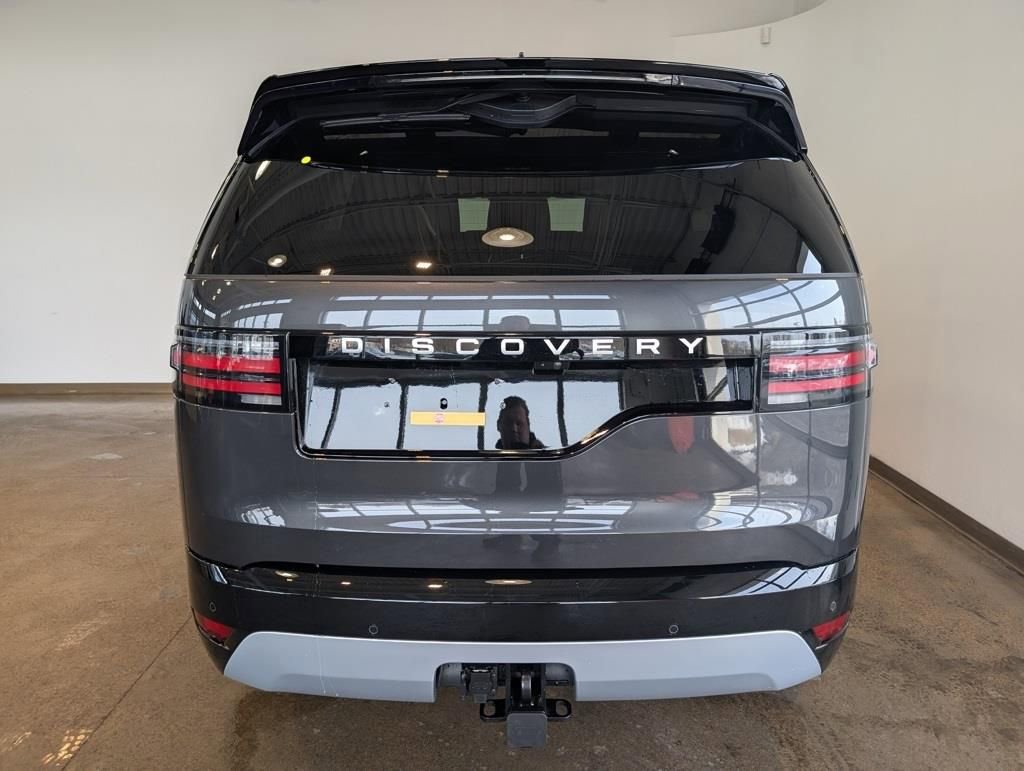 New 2026 Land Rover Discovery Limited Edition image 4