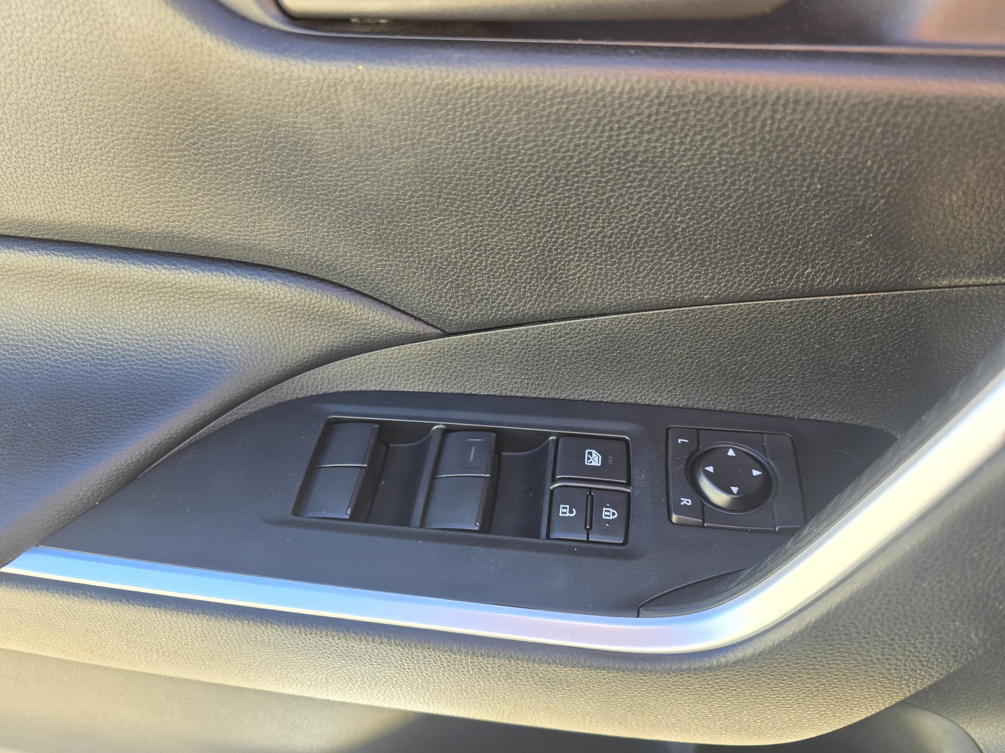Used 2024 Toyota RAV4 LE AWD/4WD image 18