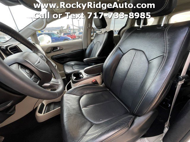 Used 2022 Chrysler Pacifica Touring-L image 19