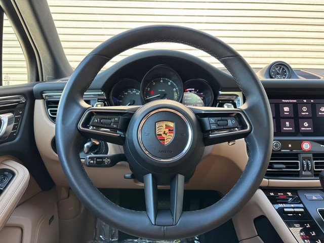 Certified 2025 Porsche Macan image 14