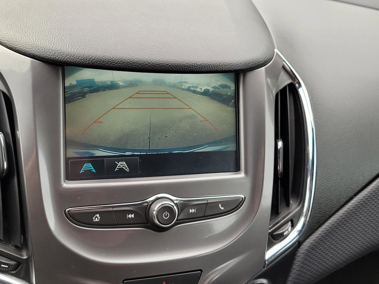 Used 2018 Chevrolet Cruze LT w/ Convenience Package FWD image 24