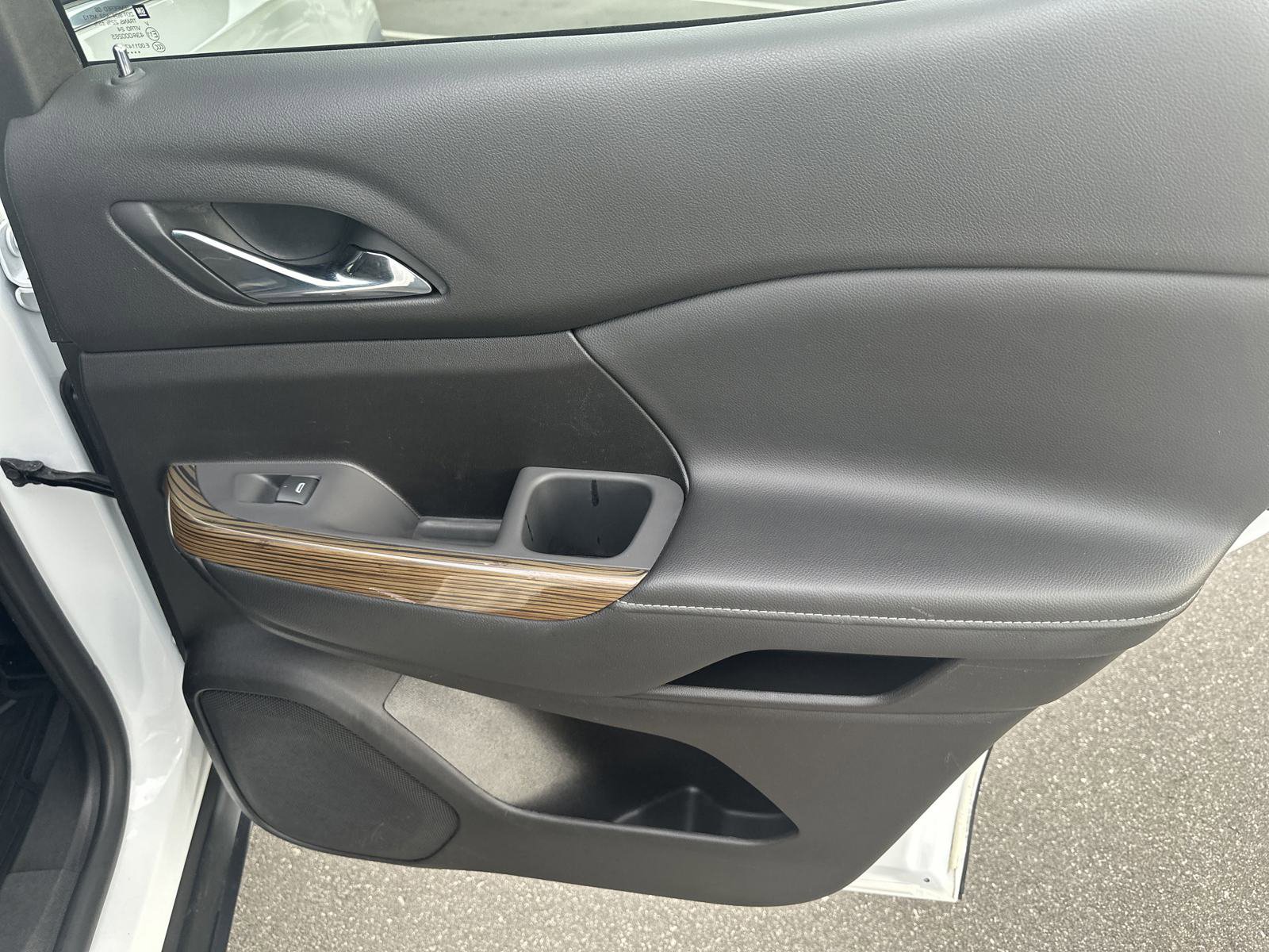 Used 2022 GMC Acadia SLE image 23