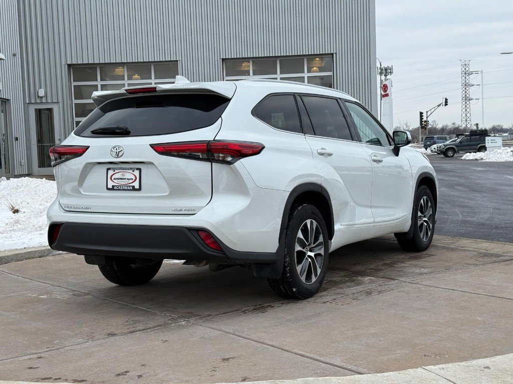 Used 2022 Toyota Highlander XLE image 5