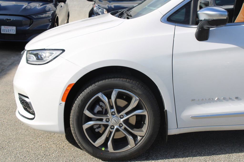 New 2026 Chrysler Pacifica Pinnacle image 7