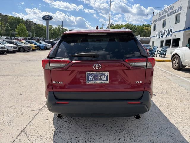 Used 2020 Toyota RAV4 XLE Premium image 8