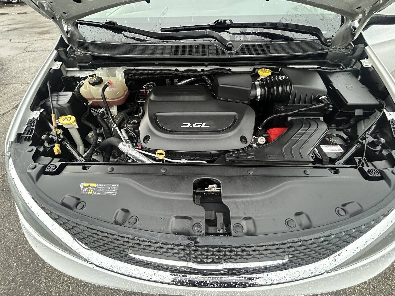 Used 2017 Chrysler Pacifica LX FWD image 14