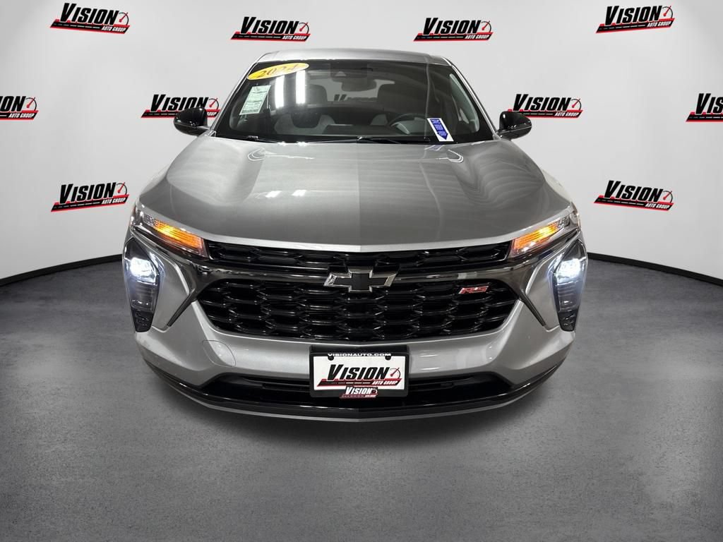Used 2024 Chevrolet Trax RS w/ Driver Confidence Package FWD video 2