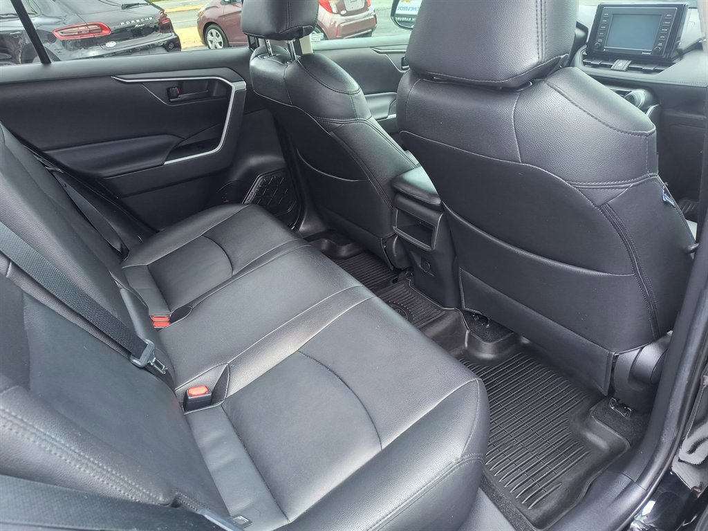 Used 2020 Toyota RAV4 LE image 25