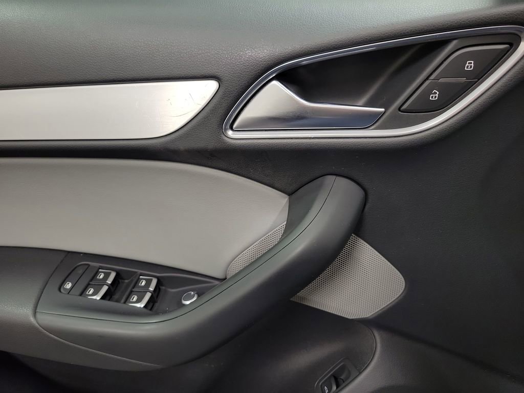 Used 2018 Audi Q3 2.0T Premium image 19