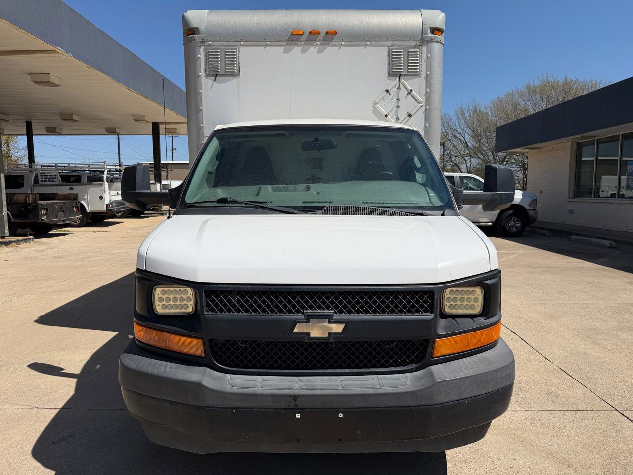Used 2017 Chevrolet Express 3500 RWD image 8