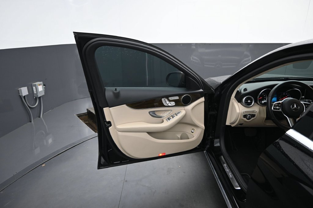 Used 2019 Mercedes-Benz C 300 Sedan image 4