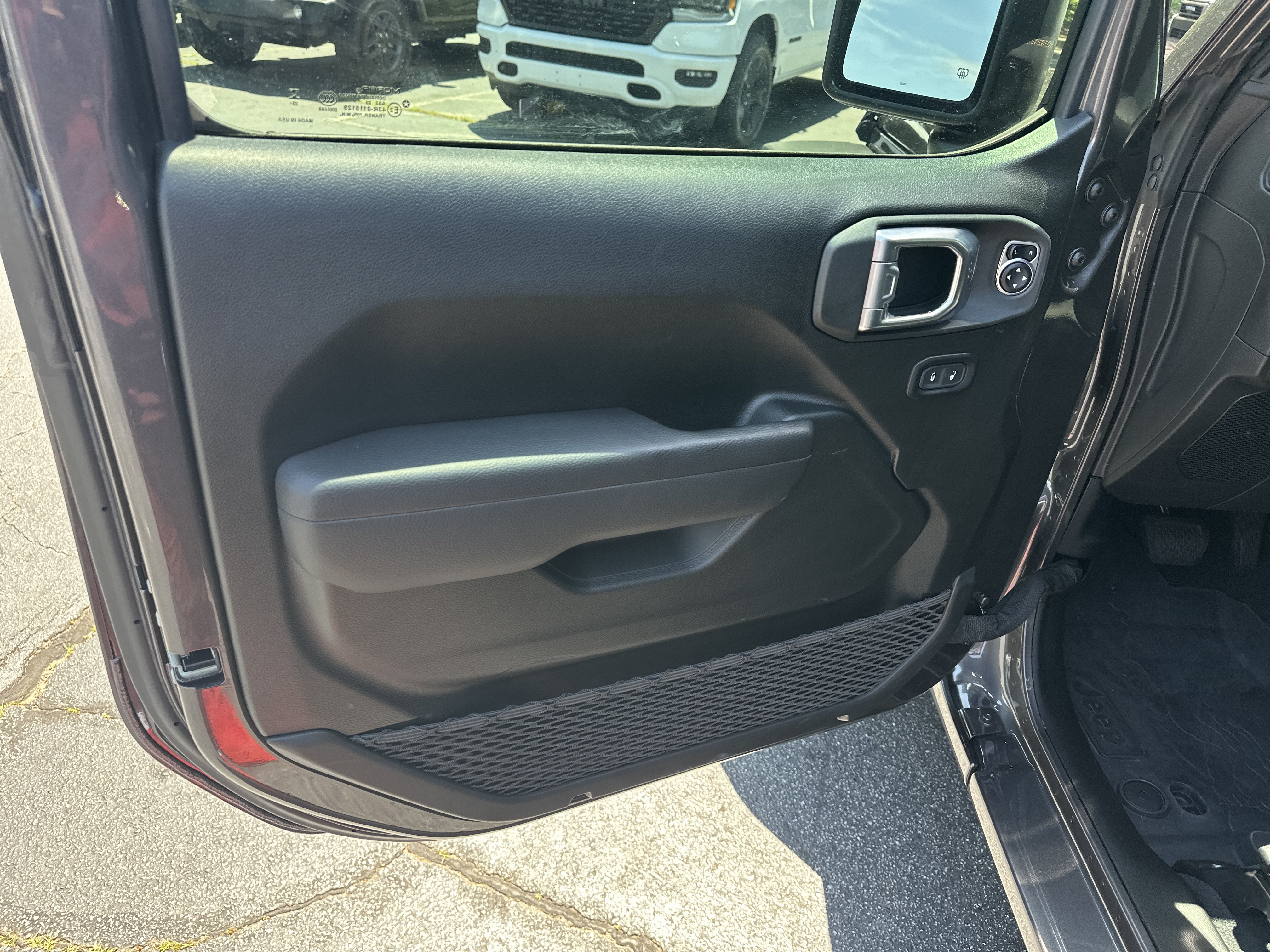 Used 2024 Jeep Wrangler Unlimited Sport AWD/4WD image 12