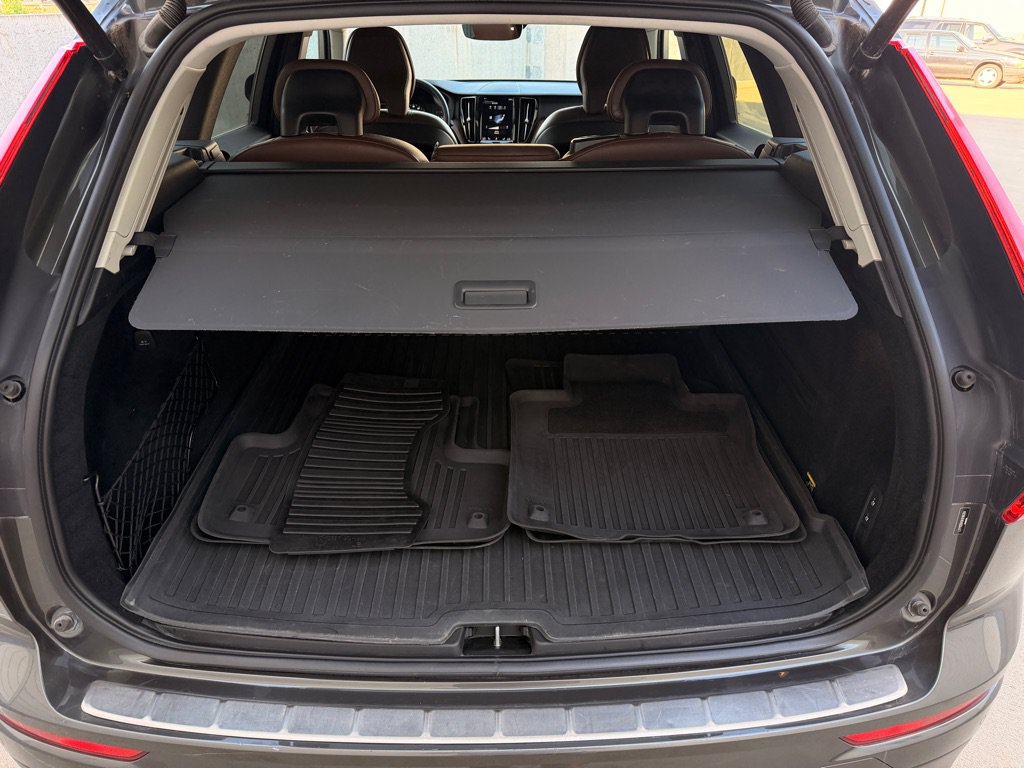Used 2019 Volvo XC60 T5 Momentum w/ Premium Package FWD image 16