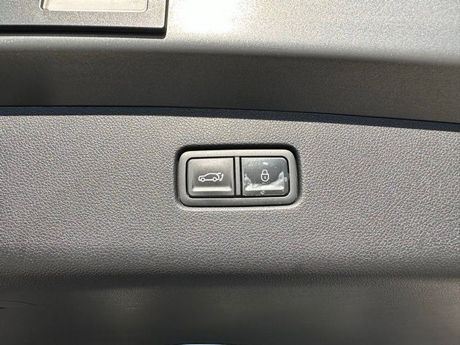 Used 2023 Genesis GV70 2.5T w/ Advanced Package image 43