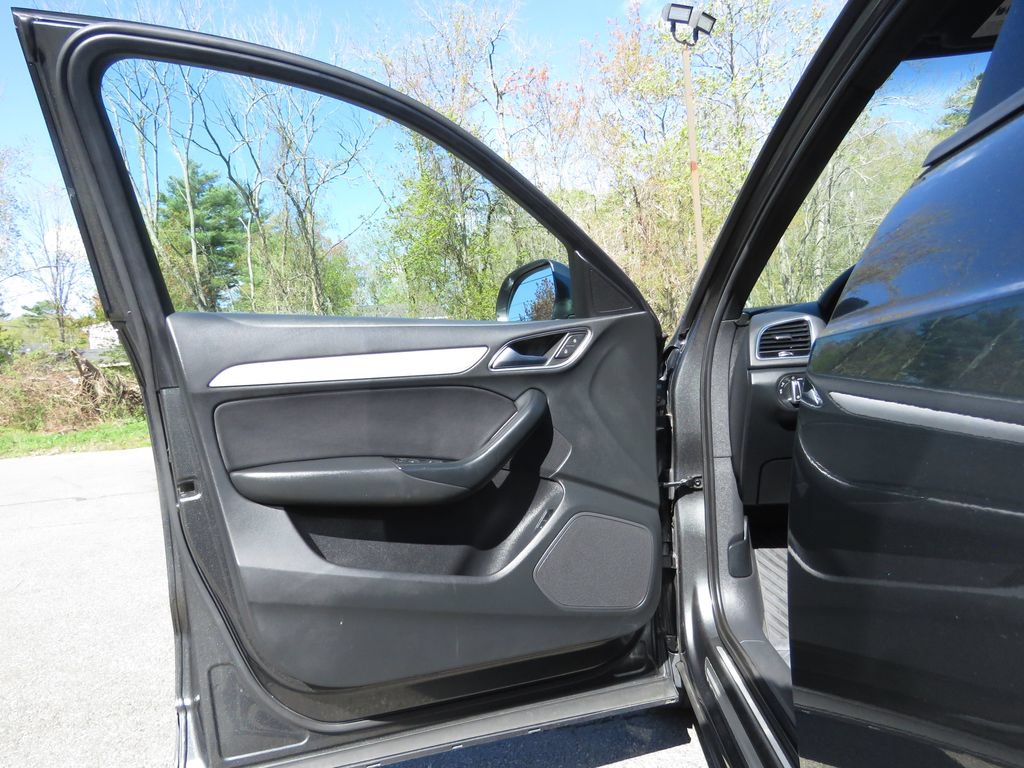 Used 2018 Audi Q3 2.0T Premium AWD/4WD image 9