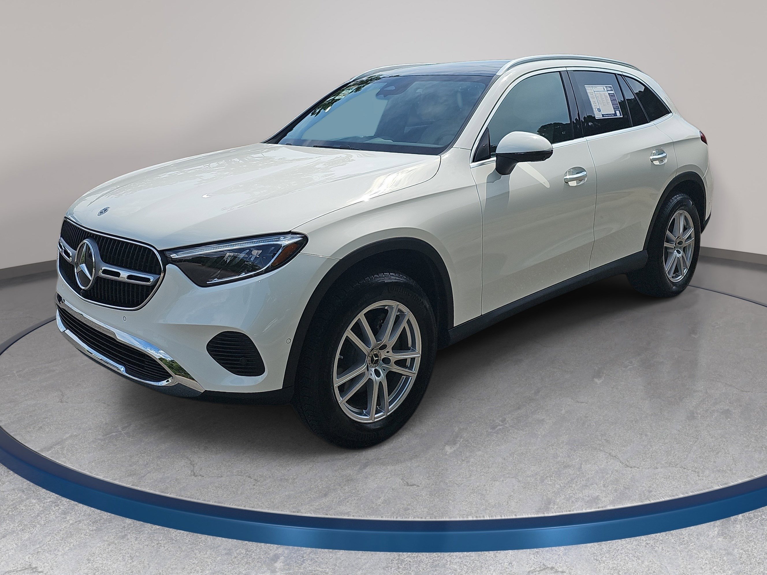 Used 2026 Mercedes-Benz GLC 300 4MATIC image 1