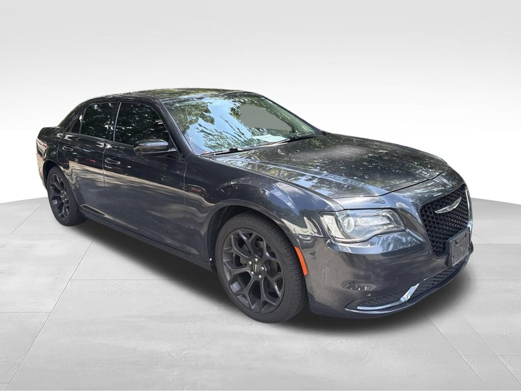 Used 2019 Chrysler 300 Touring w/ Sport Appearance Package RWD image 6